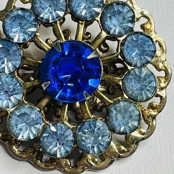 VINTAGE Pin Brooch Blue Rhinestones Circle Gold Tone Filagree Art Deco - Picture 3 of 7